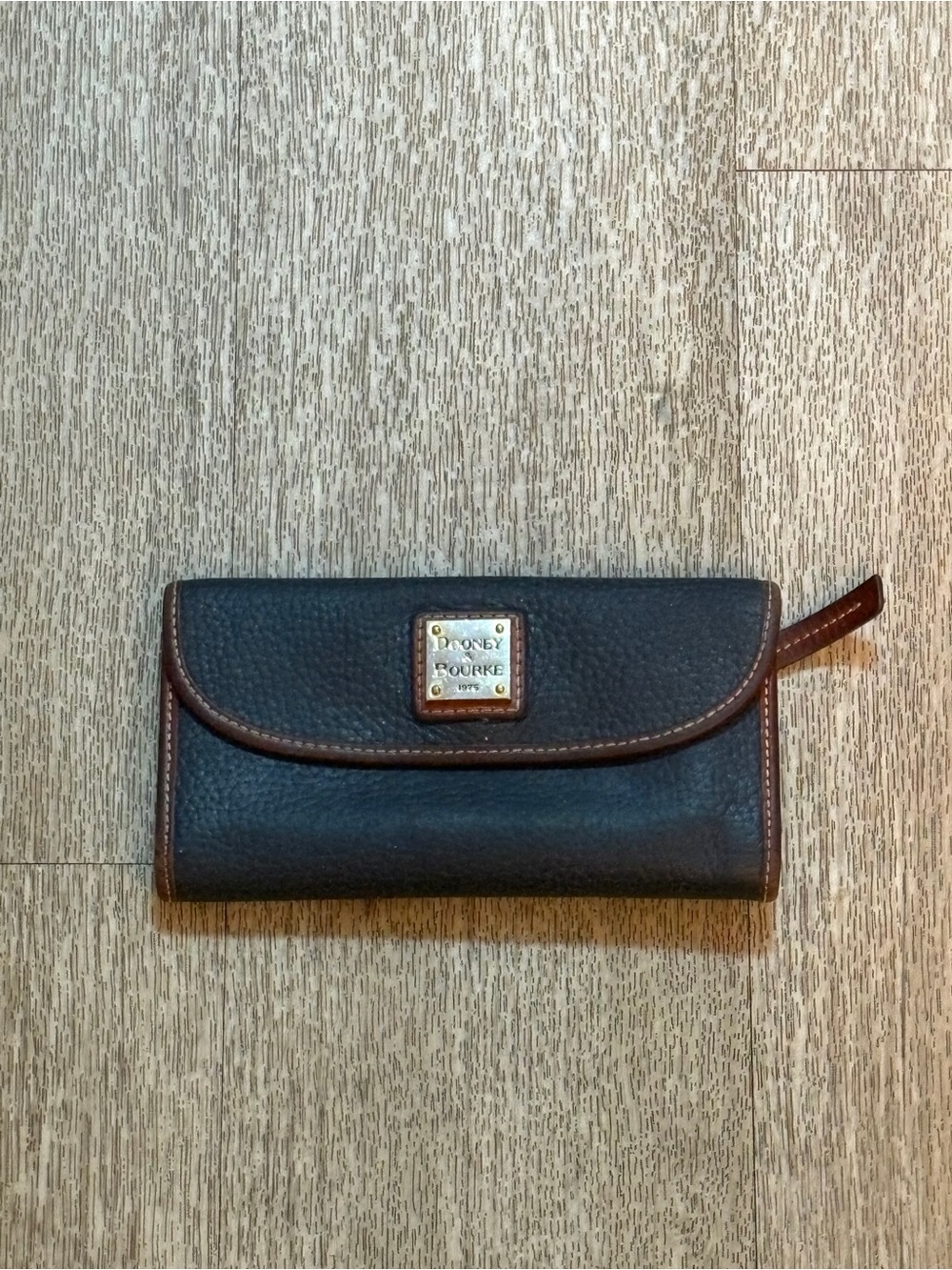 DOONEY & BOURKE PEBBLED LEATHER WALLET